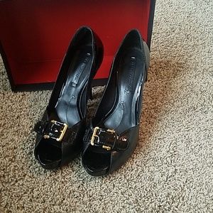 Black BCBG pumps